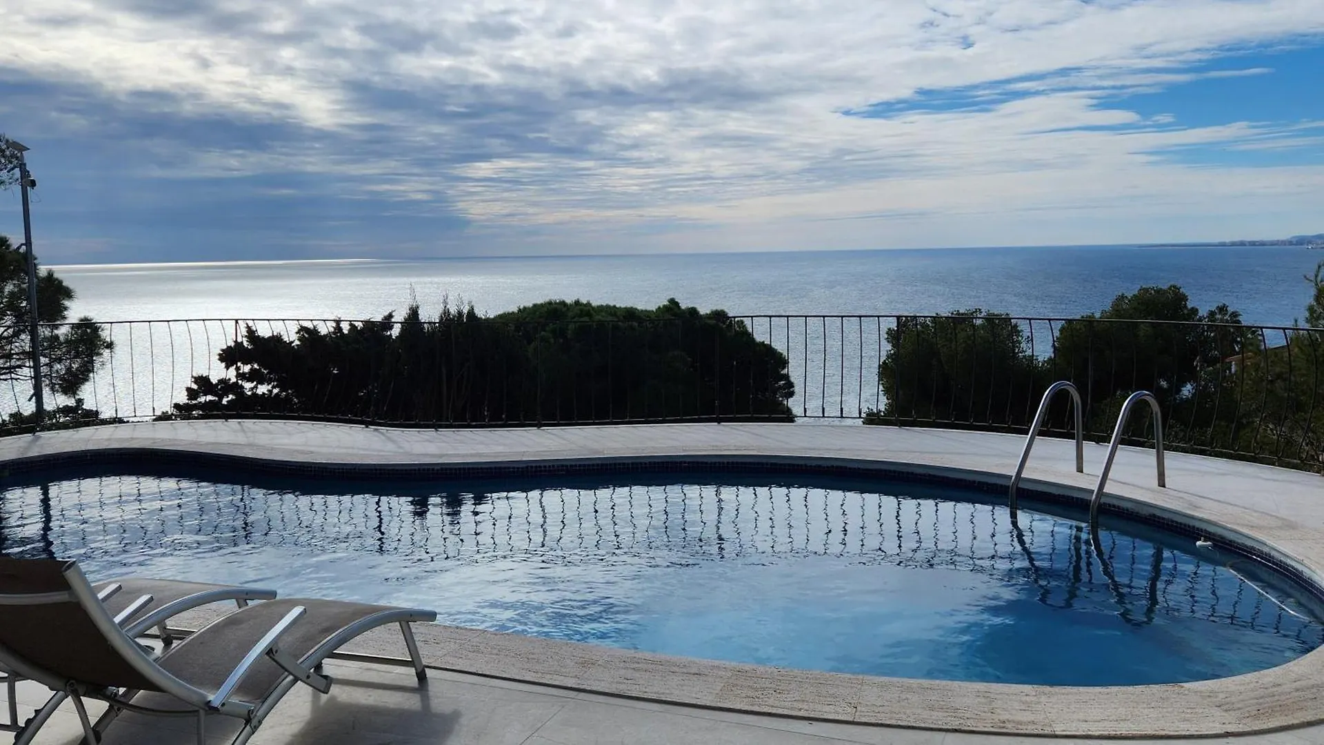 Beachfront Villa - Comfort And Breathtaking Views Lloret de Mar