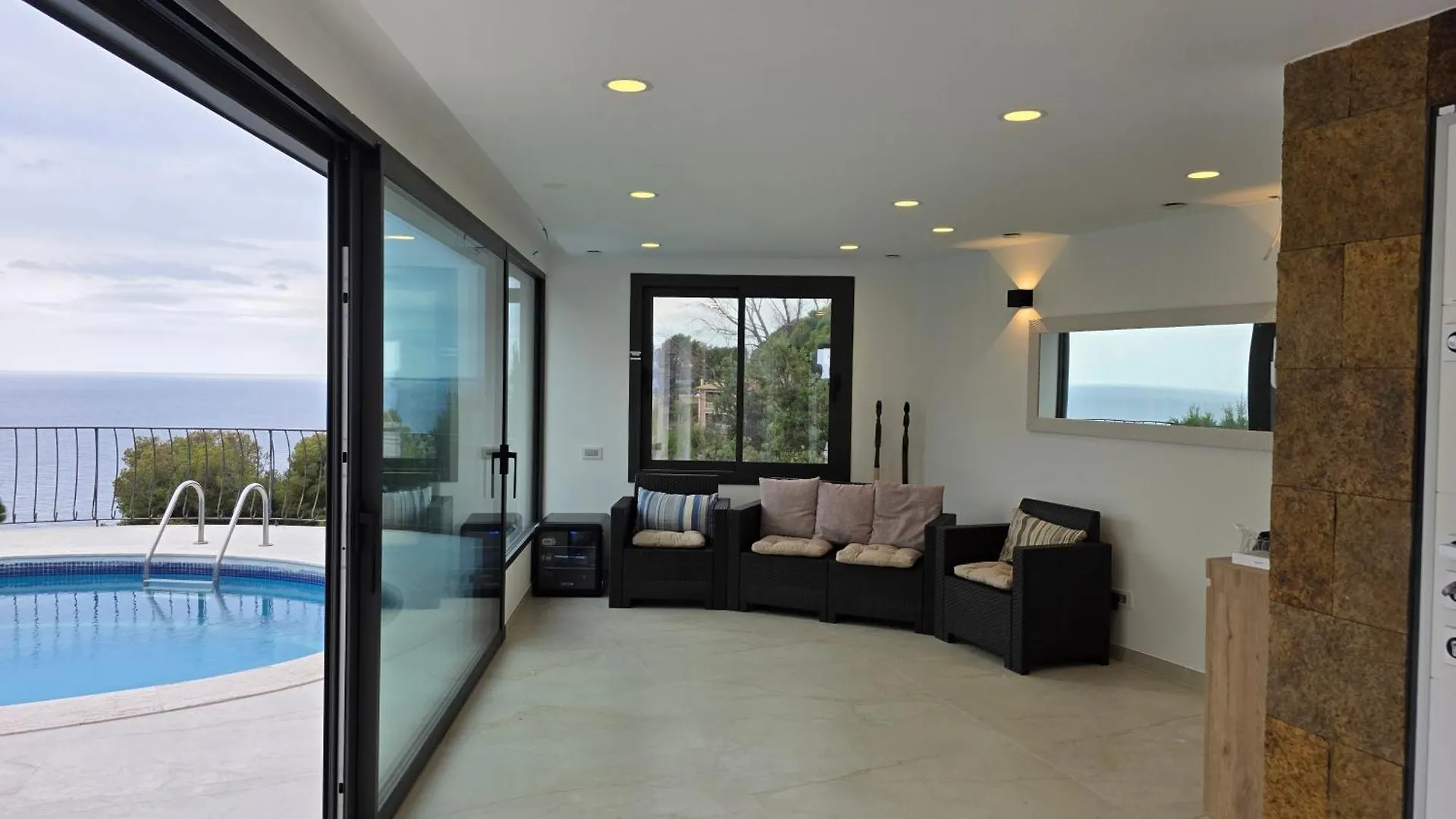 Beachfront Villa - Comfort And Breathtaking Views Lloret de Mar