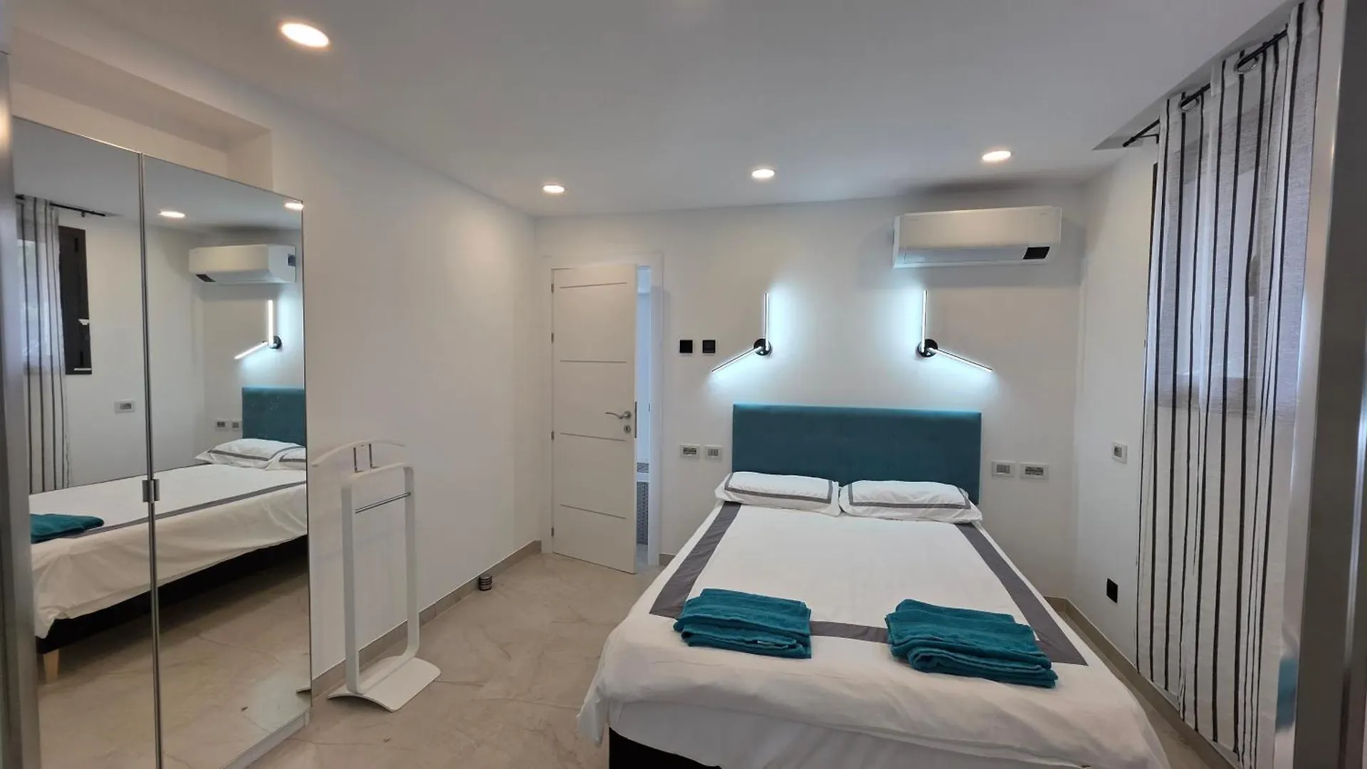 Beachfront Villa - Comfort And Breathtaking Views Lloret de Mar