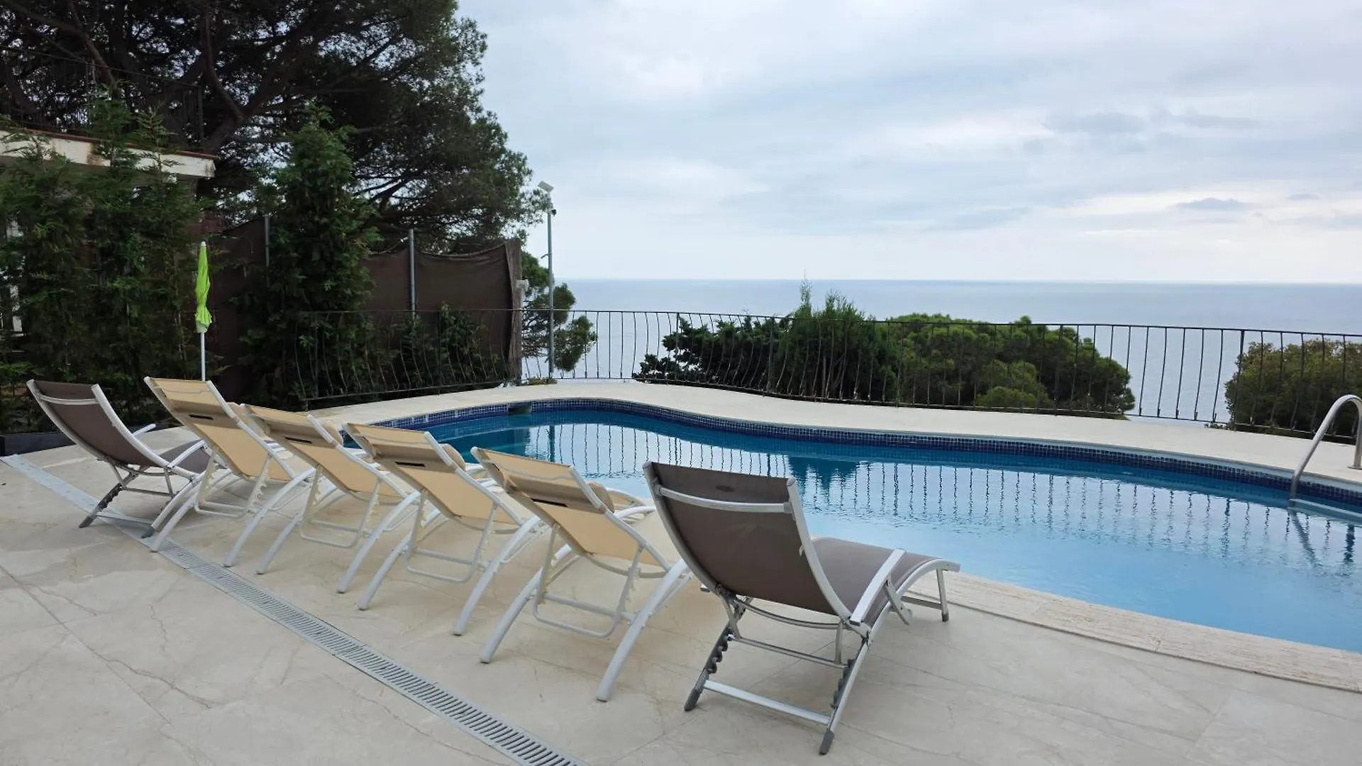 Beachfront Villa - Comfort And Breathtaking Views Lloret de Mar